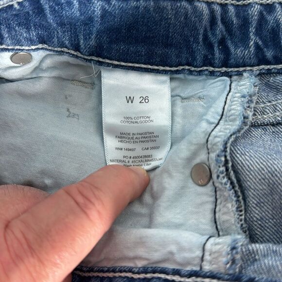 Joe's Jeans NWT Lima Button Fly Cutoff Shorts Sz 26 - Picture 5 of 6